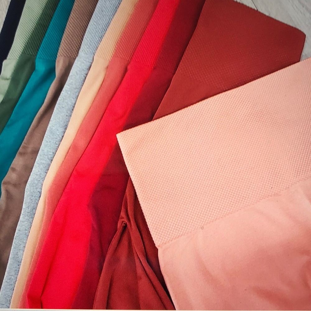 LAST ONE!  NEW Zenana Outfitters Capri Dk Rust Leggings - Picture 3 of 3